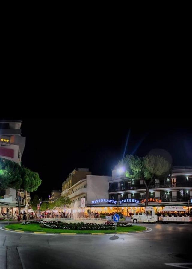 Hotel Corallo Lignano Sabbiadoro Exterior photo