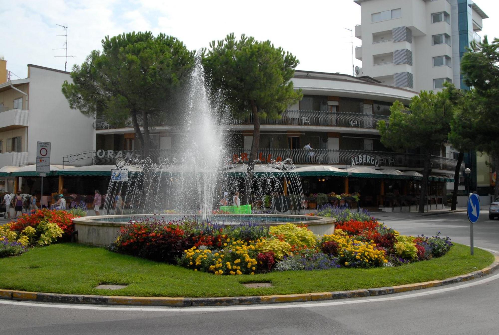 Hotel Corallo Lignano Sabbiadoro Exterior photo